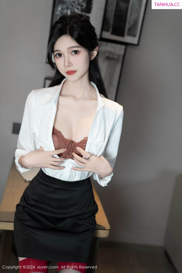 程程程  [XiuRen]高清写真图 2024.06.13 No.8697 程程程- 黑丝美腿第31张图片